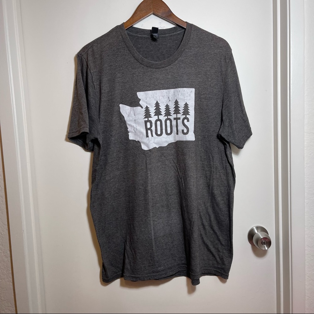 >>>Men’s graphic t-shirt with trees Roots brown white spell out
